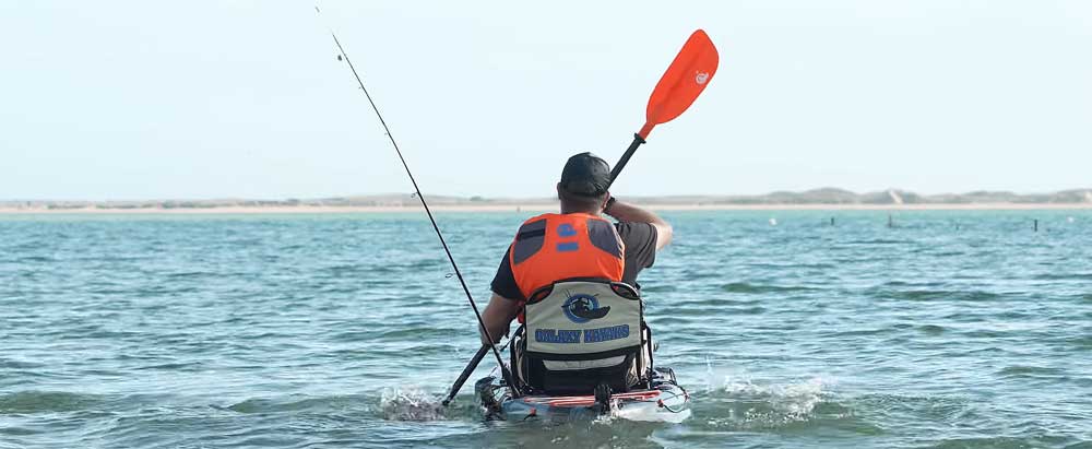 kayak de pesca con pescador
