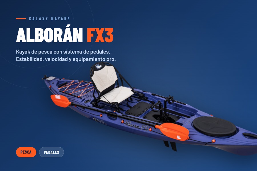 Kayak de pesca a pedales Galaxy Alborán FX3 navegando con aletas ultraline